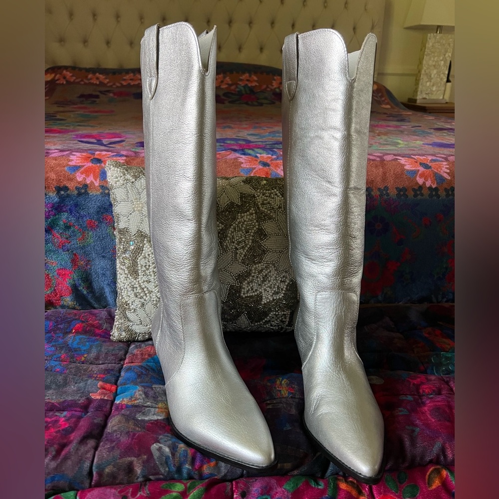 Beautiful Matisse Stella silver boots.
